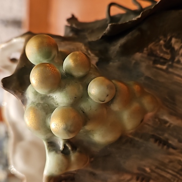 Amphora Porcelain Vase with Raised Grapes and Leaves Art Nouveau Turn of Century - Picture 13 of 16